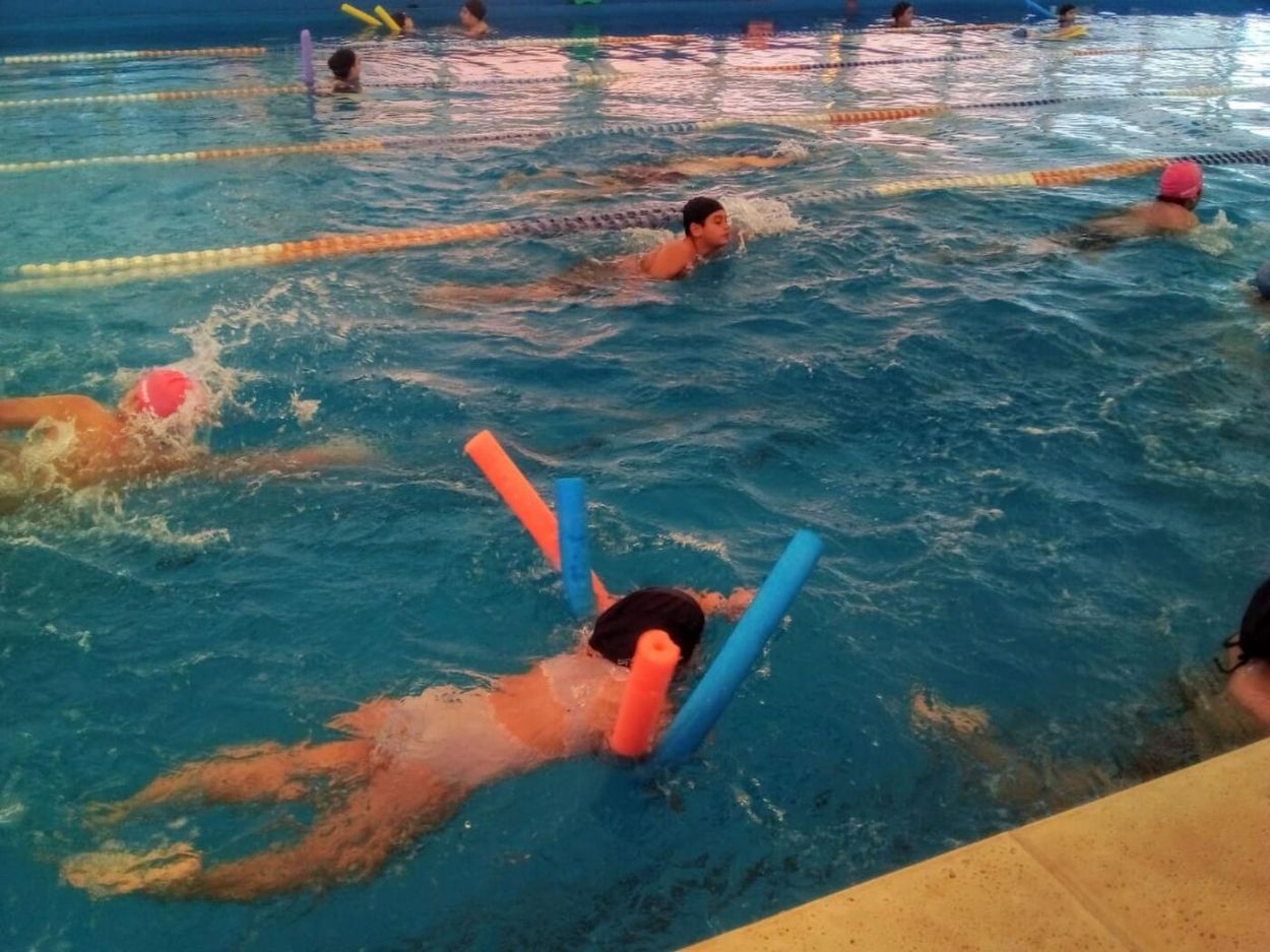 Hidroterapia en el Ateneo Salesiano: moverse, disfrutar y sanar en el agua