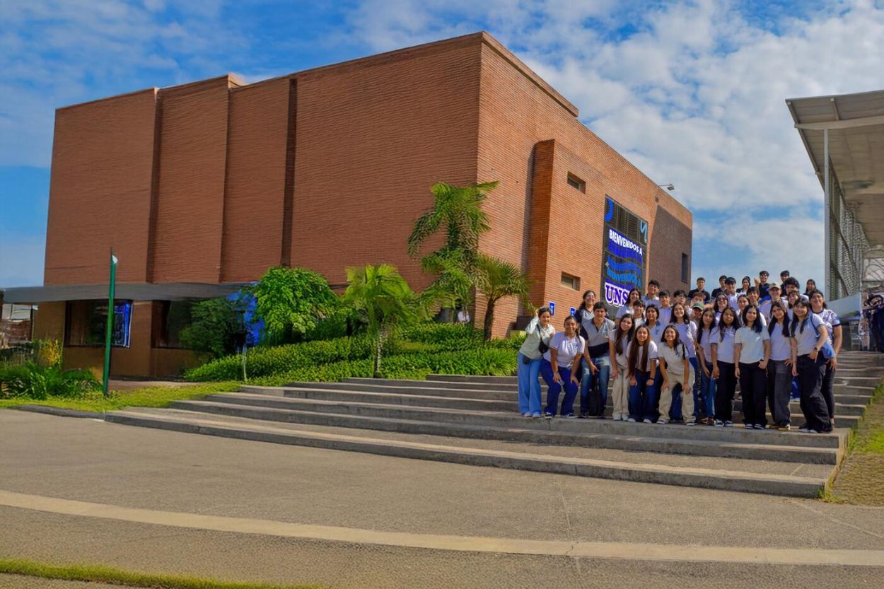 EL CAMPUS DE YERBA BUENA. Funciona en avenida Presidente Perón 2085.