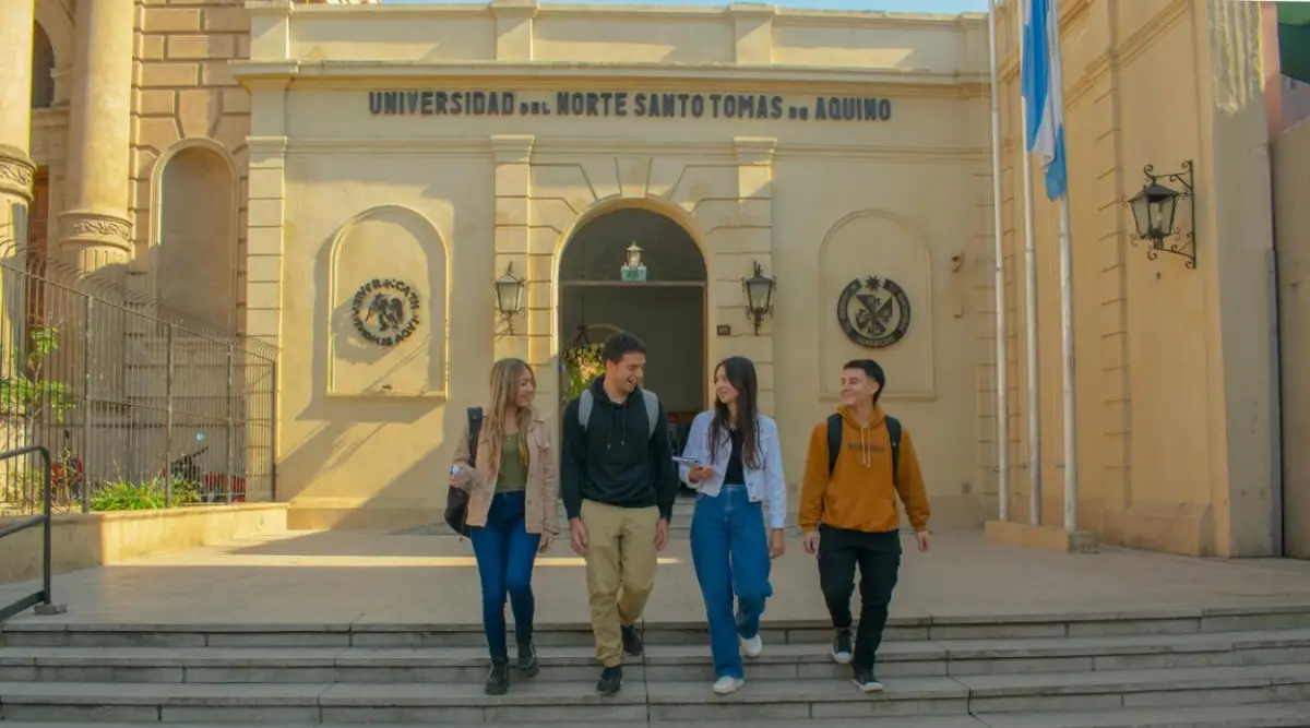 EN EL CENTRO DE LA CAPITAL. La sede central de la Universidad del Norte Santo Tomás de Aquino está ubicada en calle 9 de Julio 165.