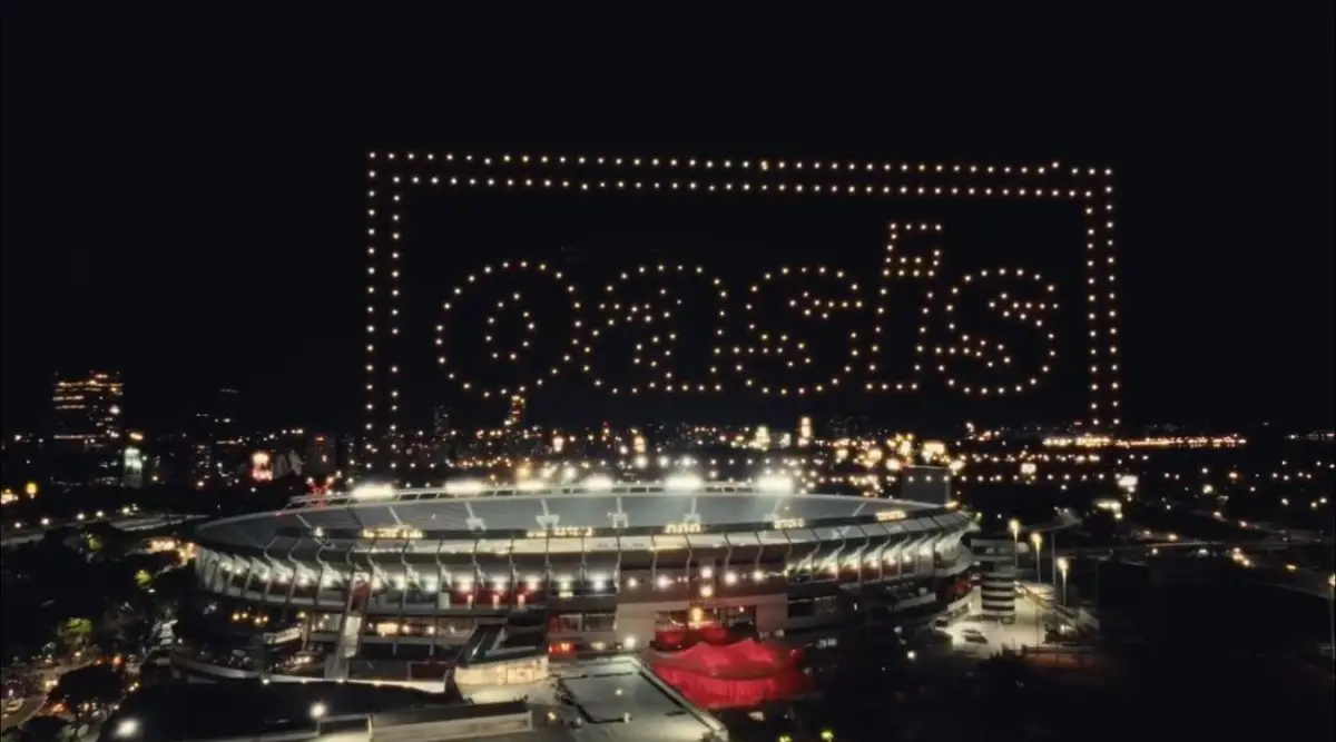 SHOW DE DRONES. Oasis se anunció especialmente sobre River.