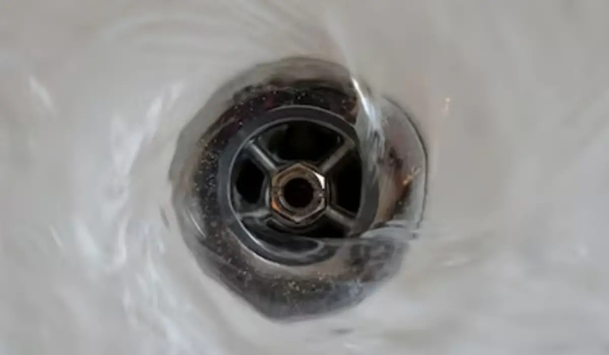 Cinco trucos caseros para destapar cañerías y eliminar malos olores rápidamente