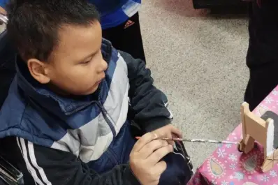 El proyecto que abre puertas: cómo la IA de unos alumnos cambió la vida del pequeño Byron