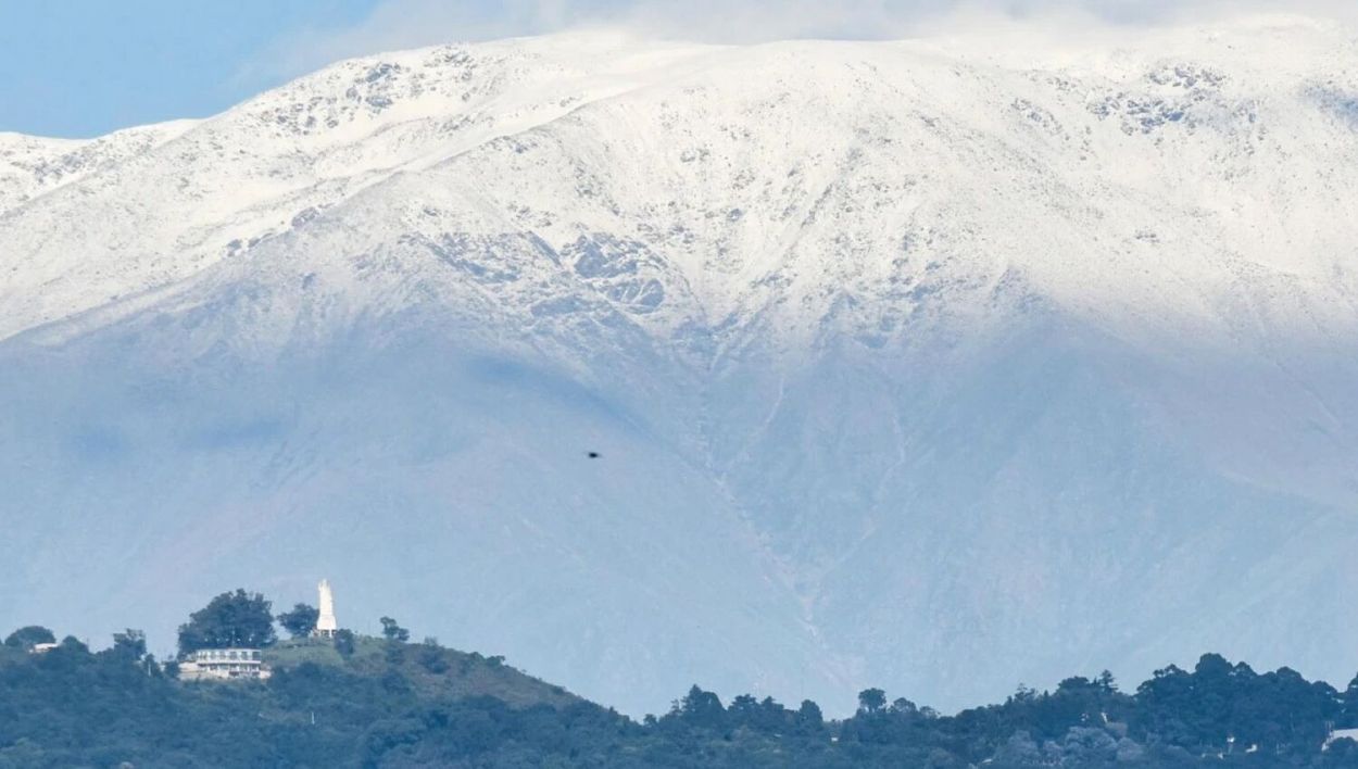 ¿Nieve o granizo en los Valles Calchaquíes? El fenómeno detrás de la imagen viral