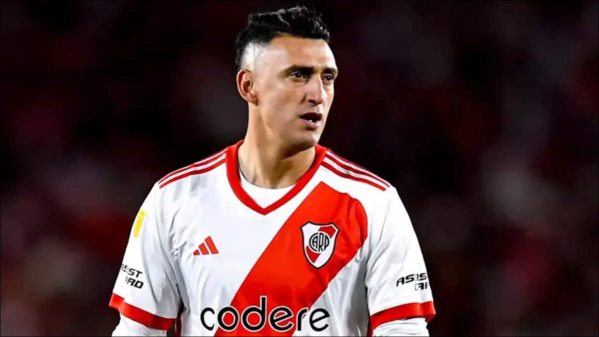 PASADO MILLONARIO. Matías Suárez, en su etapa con la camiseta de River, ahora evalúa la propuesta que le acercó Racing de Córdoba.