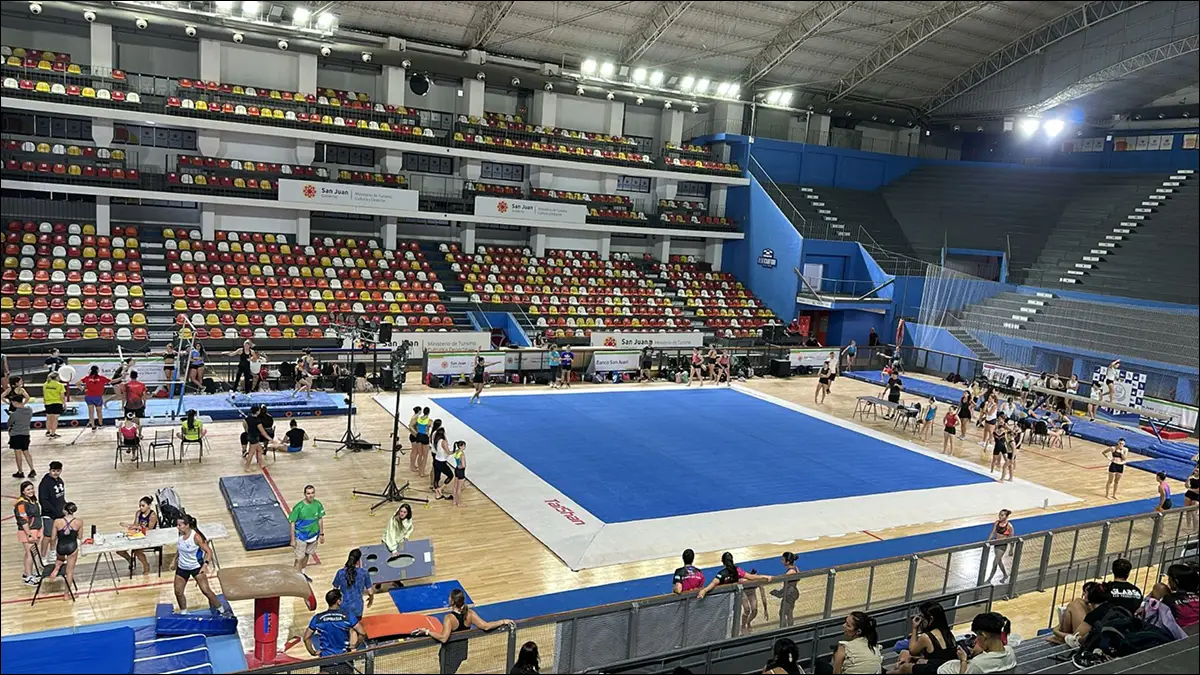 PRESENCIA TUCUMANA. Delegaciones del Lawn Tennis y del CDG entrenan en la previa del Nacional Federativo.
