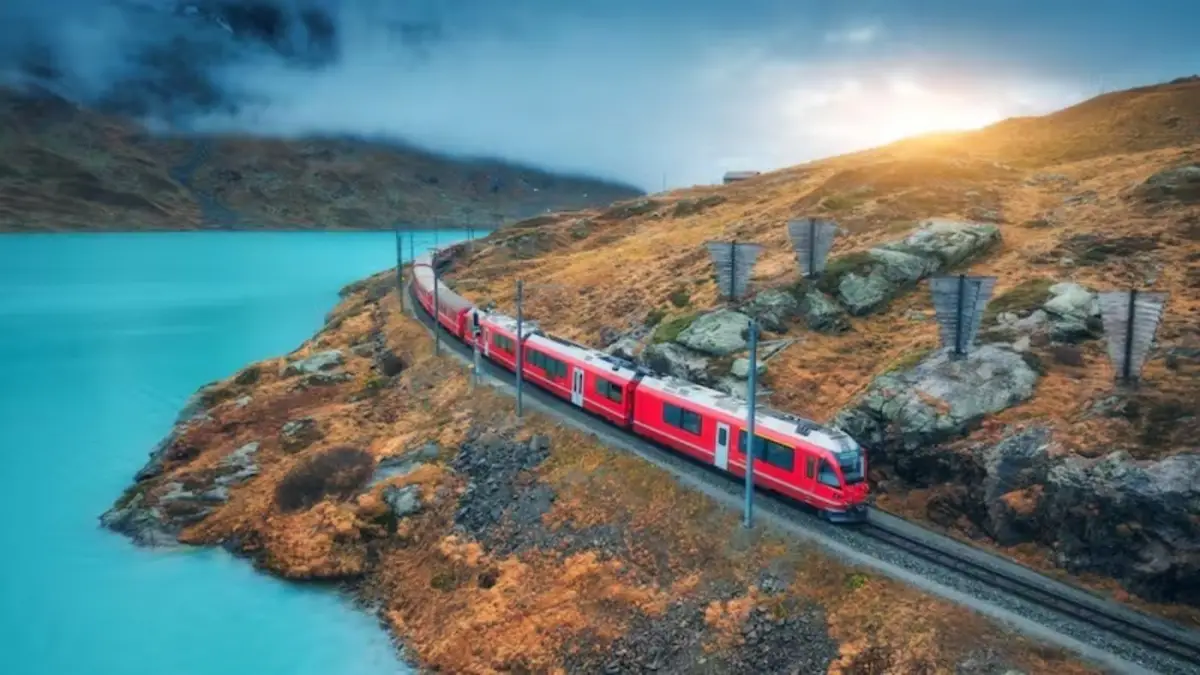 Una obra maestra en el Techo del Mundo: cómo es el Sky Train, el tren más alto del planeta