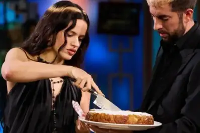 “14 quilates”: cómo hacer el bizcochuelo de naranja que llevó Rosalía a “La Revuelta”