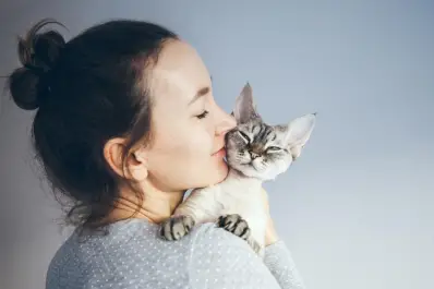 Por qué el ronroneo y otras conductas de los gatos ayudan a regular las emociones