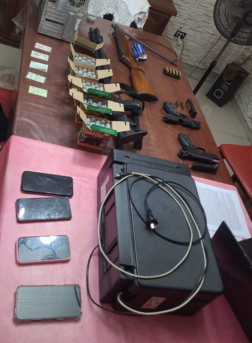 SECUESTROS. Equipos electrónicos, celulares y armas.
