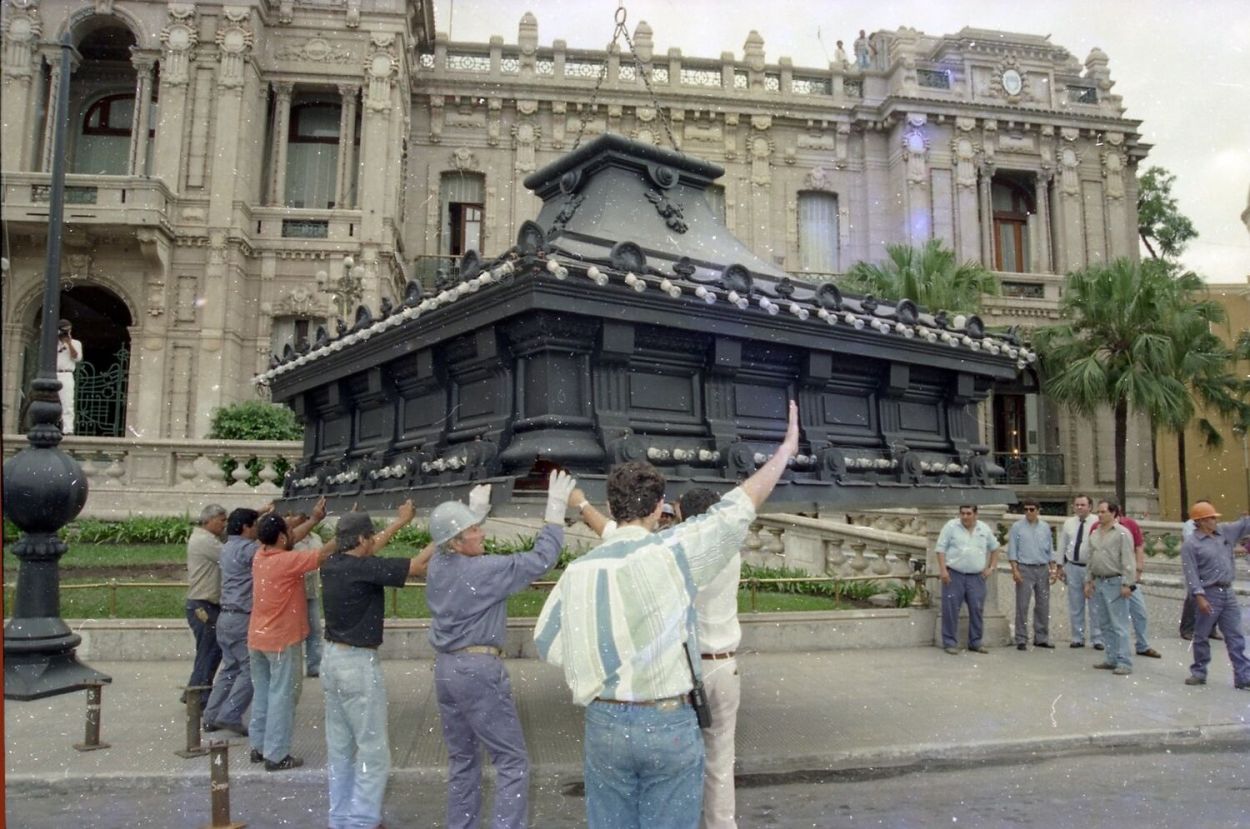 Recuerdos fotográficos: 1996. La Casa de Gobierno recupera la cúpula que se había quemado