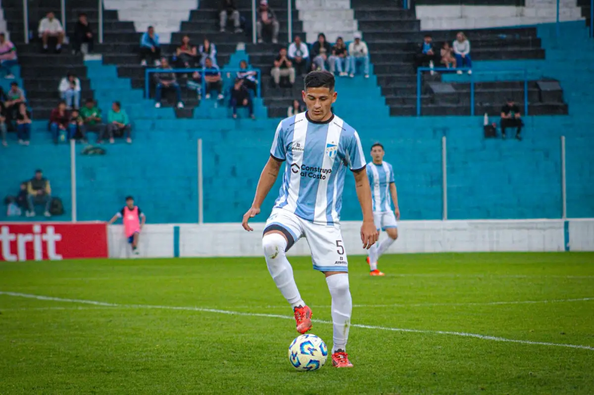 LISTO PARA DAR EL SALTO. Este año Vega fue importante en el equipo de Reserva del Decano. Ahora buscará consolidarse en Primera.