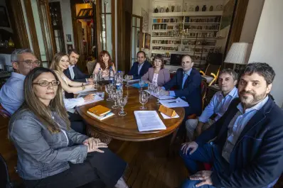 Cristina Kirchner apeló el endurecimiento de su arresto domiciliario, tras la reunión con economistas