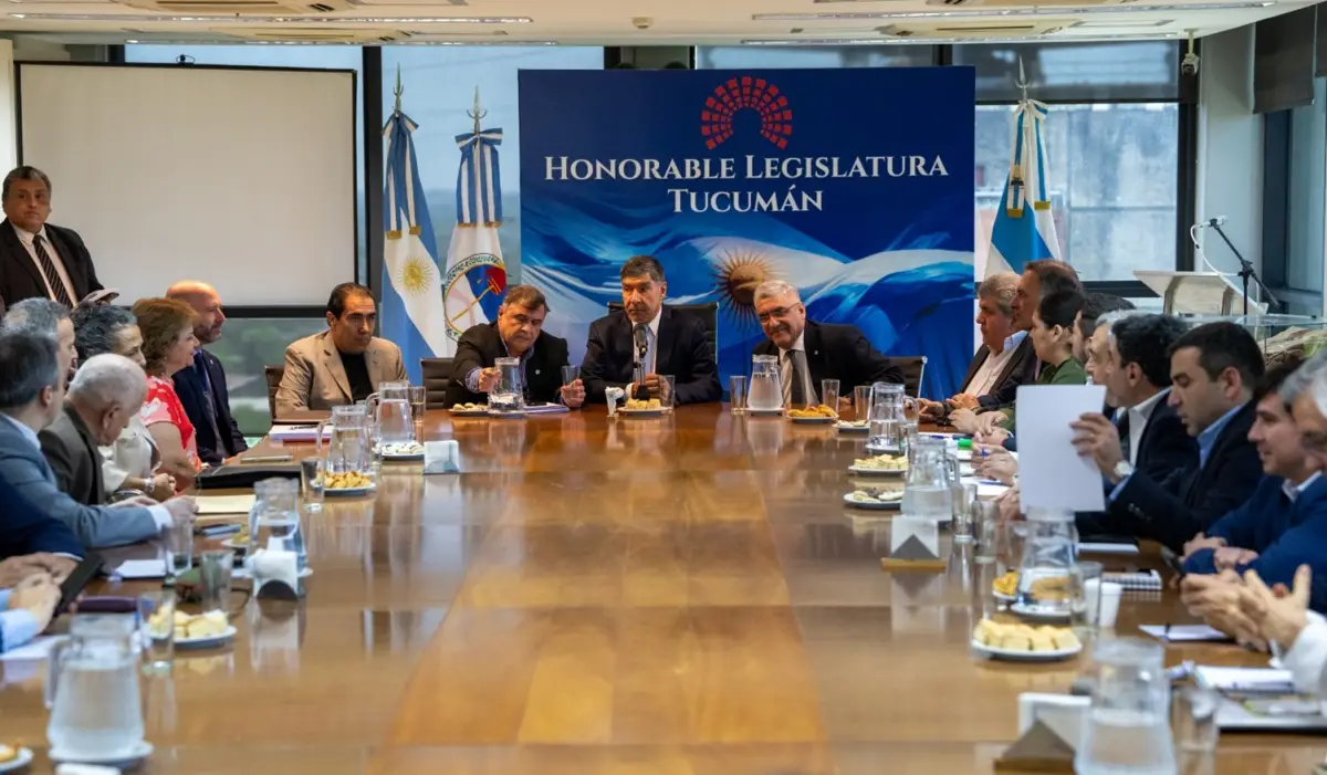 El Presupuesto 2026 prevé erogaciones por casi $5 mil billones y un superávit de $708 millones.