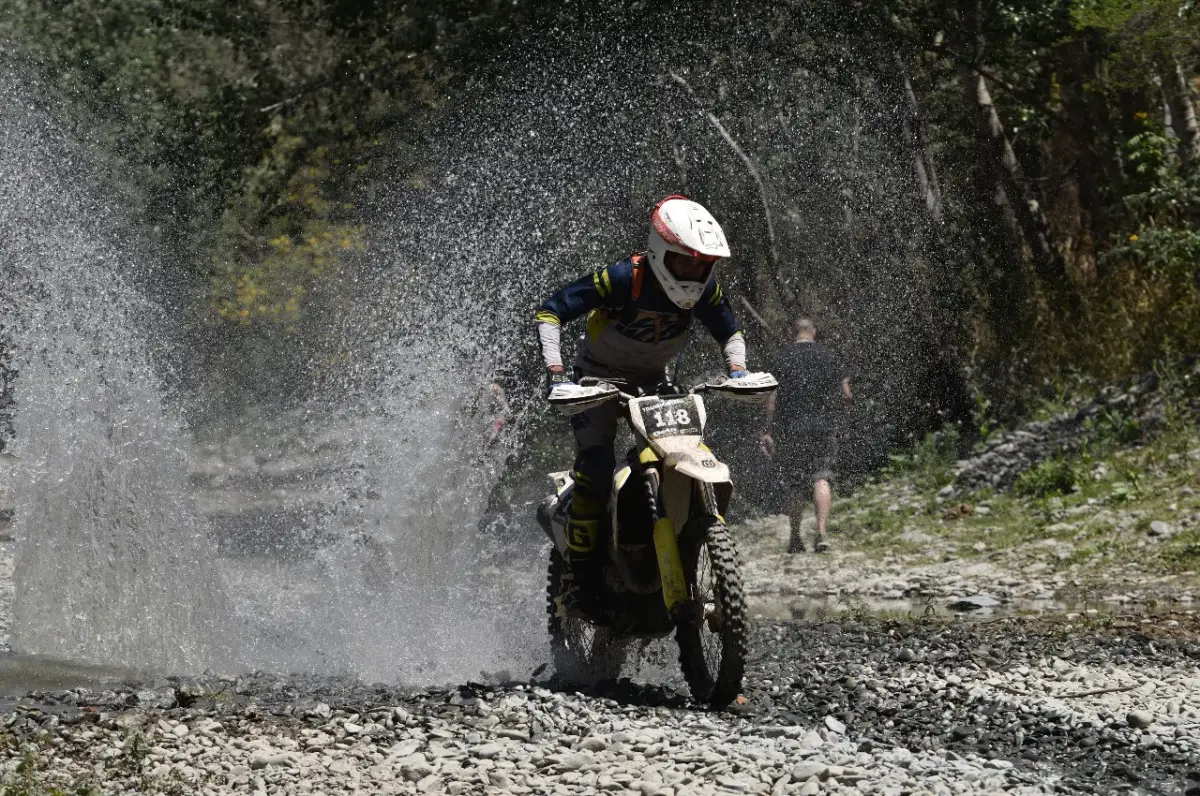 A TODA VELOCIDAD. Los pilotos recorrerán exigentes 120 kilómetros en San Pedro de Colalao.