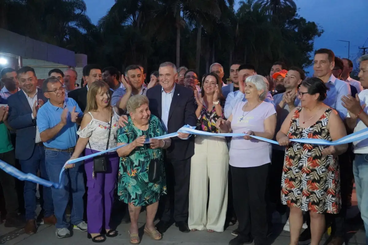 El gobernador Jaldo y la intendenta Paula Quiles, en el acto oficial.