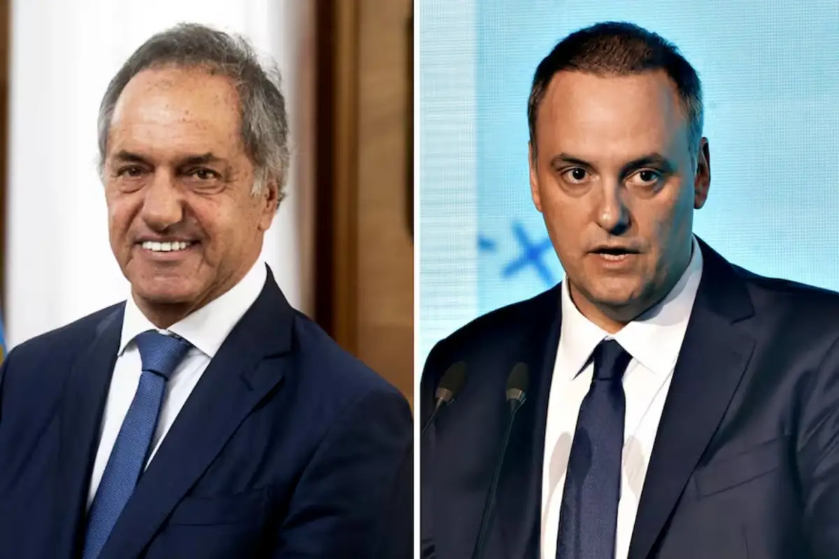 Daniel Scioli y Manuel Adorni.