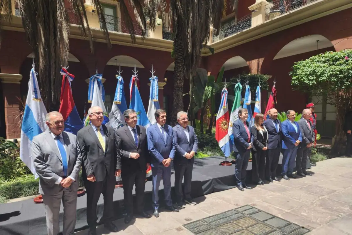 EN SANTIAGO DEL ESTERO. Jaldo participó de la reunión de los gobernadores del Norte Grande.