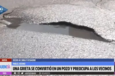 Hueco en el pavimento de Ecuador y Siria: vecinos advierten accidentes y exigen una reparación urgente