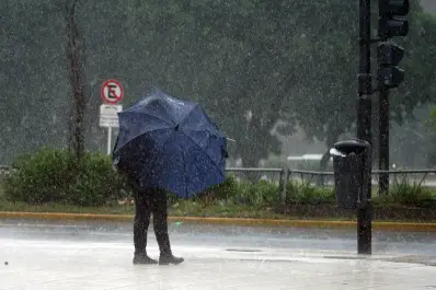 Hay alerta amarilla por tormentas y vientos fuertes este jueves: ¿a qué hora y dónde?