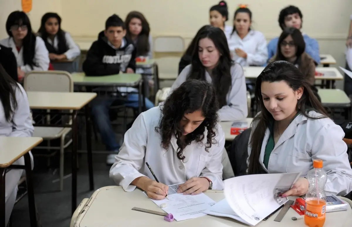 INFORME. El relevamiento muestra que Tucumán recortó más del 22% de su presupuesto destinado a educación y cultura entre 2023 y 2024.