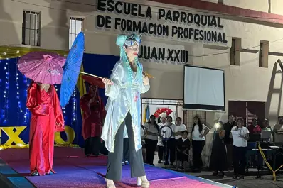 Un taller de peluquería brilla con sus creaciones inspiradas en la geisha y la estética oriental
