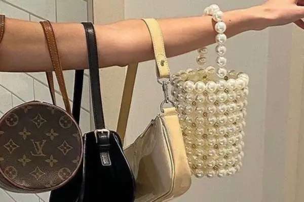 Mini bags: el accesorio que marca tendencia para las Fiestas y desplaza a las riñoneras