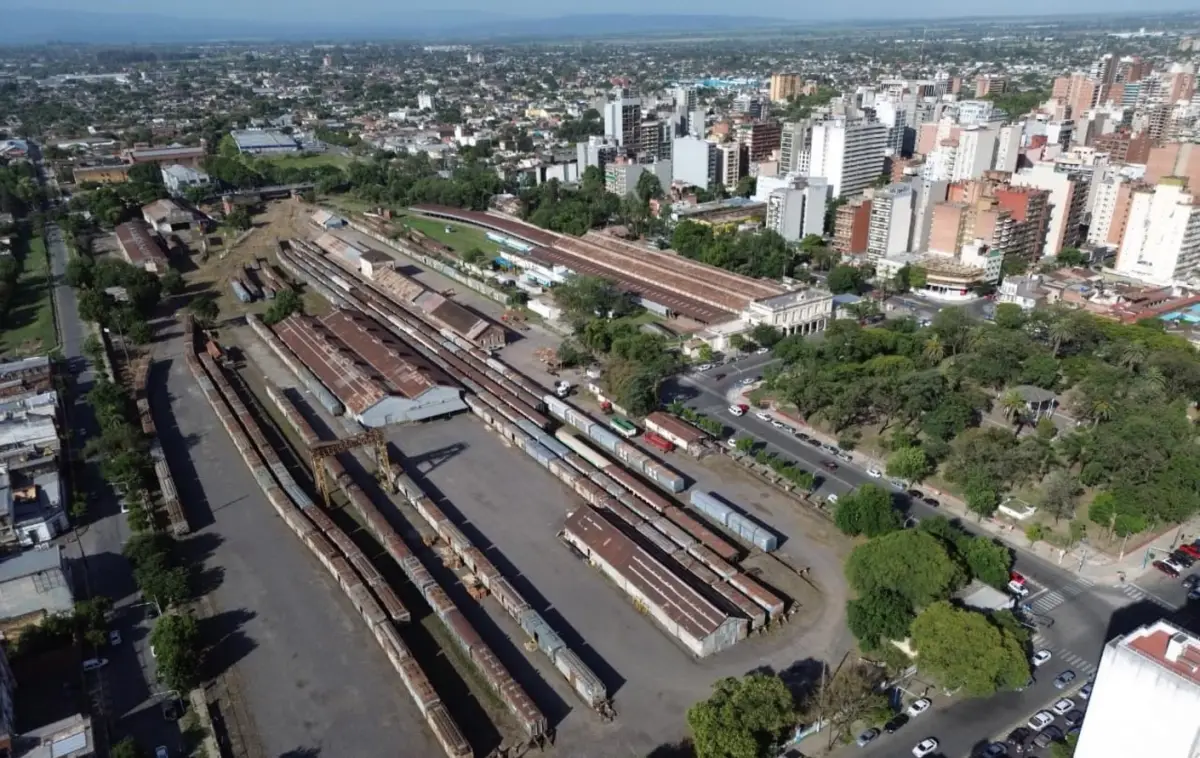 UN ESPACIO NEURÁLGICO. El predio de la estación Mitre y sus galpones y anexos cubre unos 90.000 metros cuadrados en pleno barrio Norte.