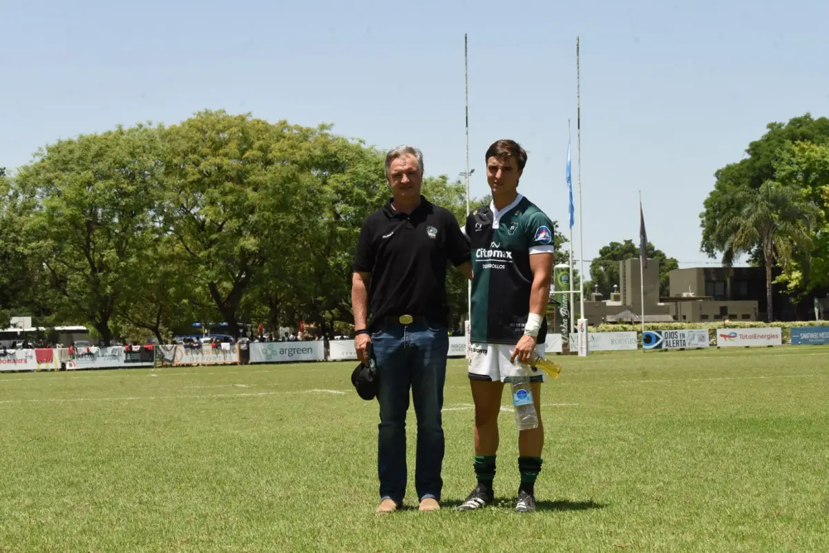 Martín y Simón Pfister tras el partido entre Tucumán Rugby y Taraguy.