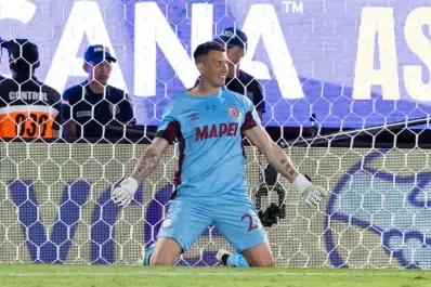 Final Sudamericana: Nahuel Losada imitó al Dibu Martínez y le dio el título a Lanús