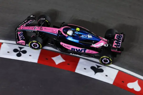 A qué hora exacta corre Colapinto el Gran Premio de Las Vegas esta noche