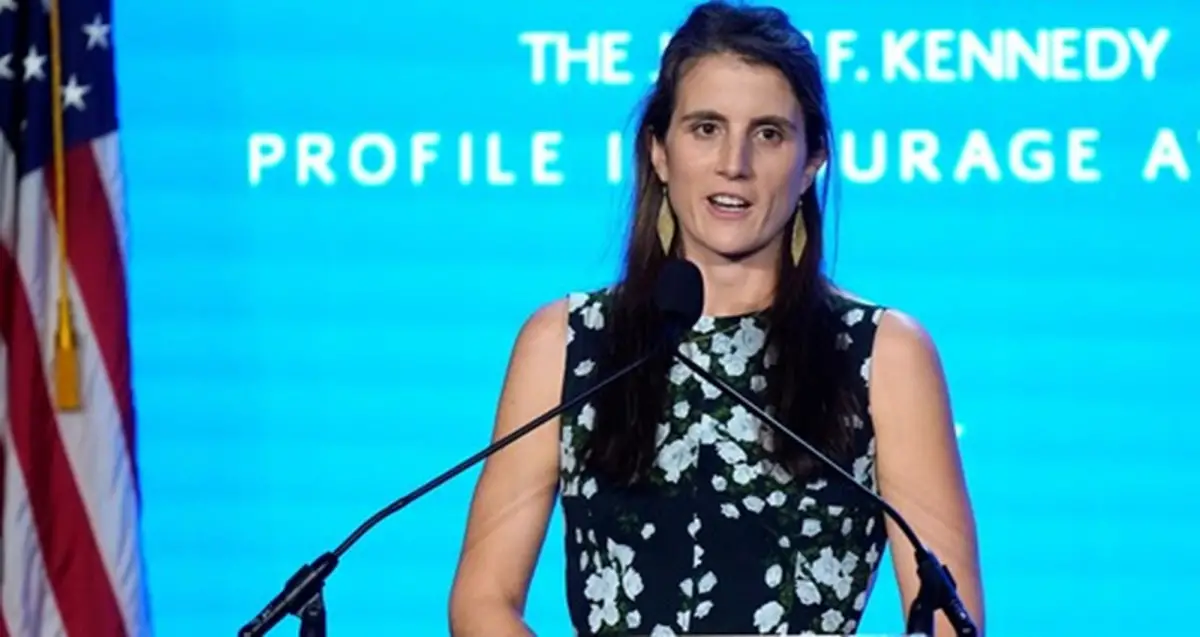 Tatiana Schlossberg, de 35 años e hija de Caroline Kennedy, contó en un ensayo que recibió el diagnóstico horas después del parto, en mayo de 2024, y que los médicos hoy le dan como máximo un año de vida.