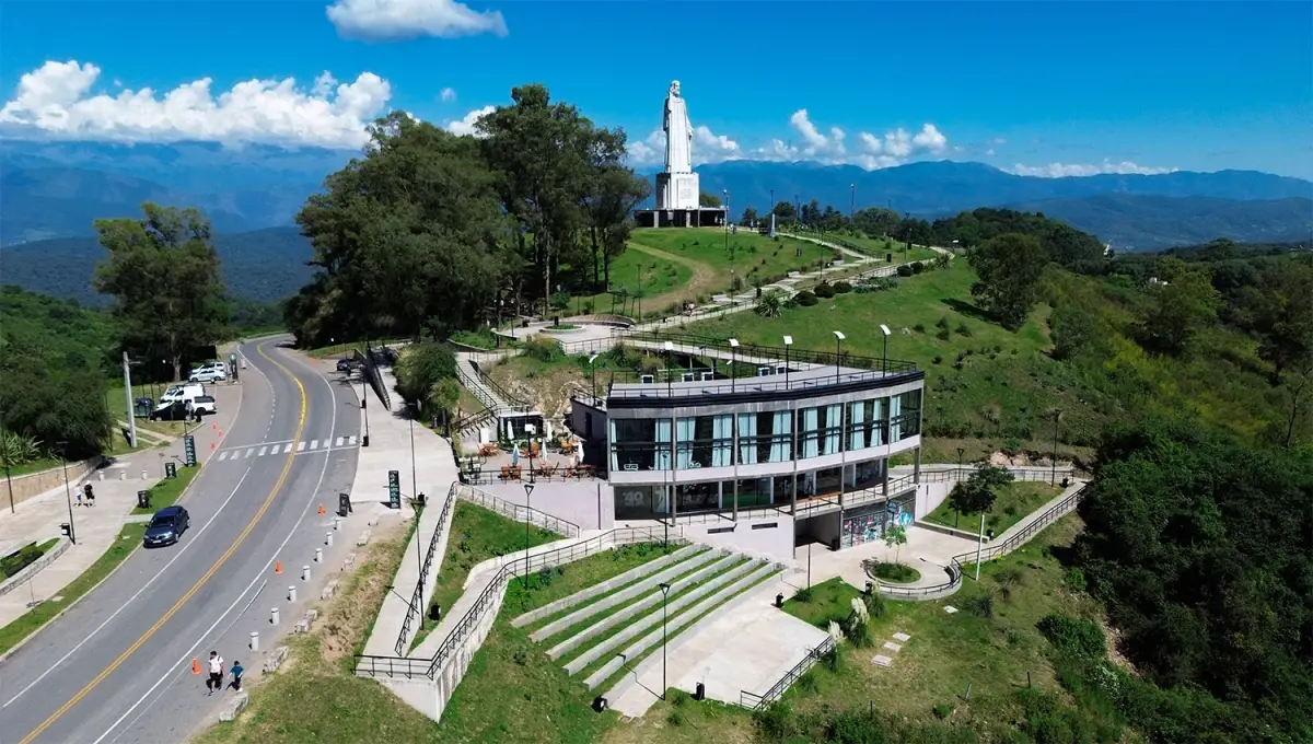 AL AIRE LIBRE. San Javier es uno de los puntos más atractivos para disfrutar del fin de semana bajo el sol del domingo. 