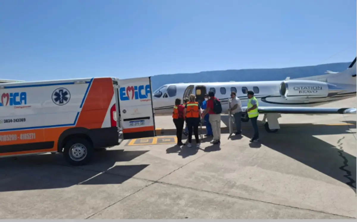 El equipo aeroevacuador fue conformado por la doctora Patricia Villagra y las enfermeras Mariel Casamayor y Melisa Madrid.