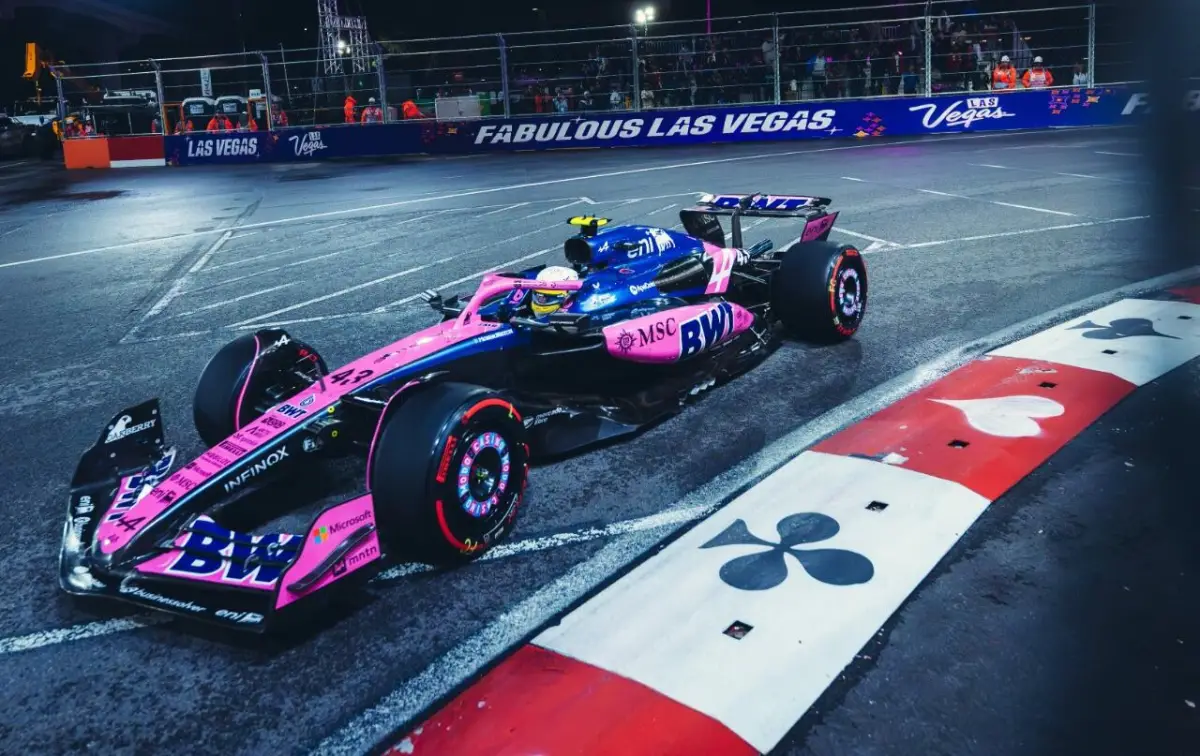 Franco Colapinto en el GP de Las Vegas: terminó 17° con el difusor roto después de un choque inicial