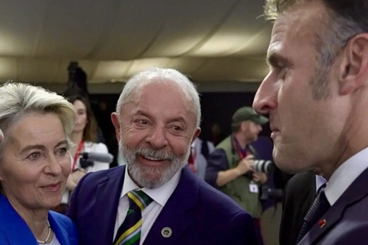 Lula da Silva, junto con  Ursula von der Leyen y Emmanuel Macron. FOTO X @vonderleyen