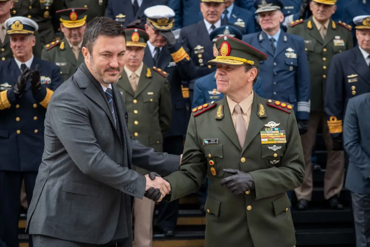 RECAMBIO. Luis Petri dejará en manos del teniente general Carlos Presti la conducción del Ministerio de Defensa, cuando asuma como diputado. 
