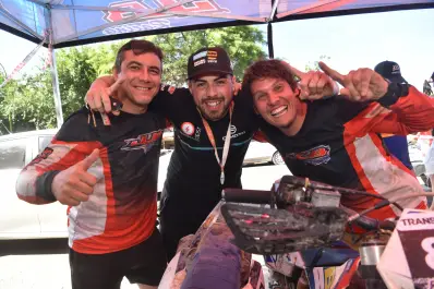 Una amistad que acelera: tres compañeros hicieron historia y dominaron el Transmontaña