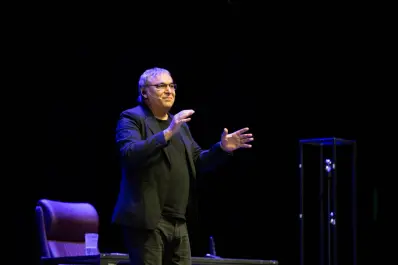 Gabriel Rolón: “La palabra plena nos avasalla”