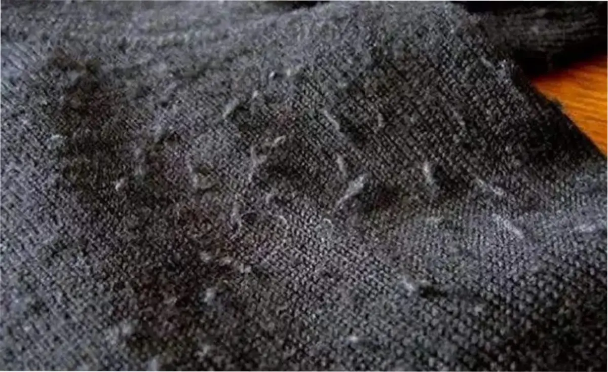 El truco definitivo para quitar las pelusas de la ropa.