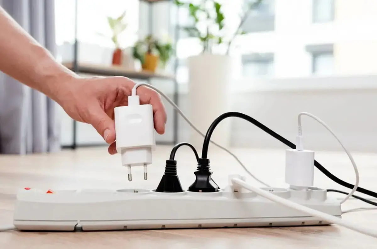Cómo elegir una zapatilla eléctrica para evitar incendios y qué artefactos nunca conectar