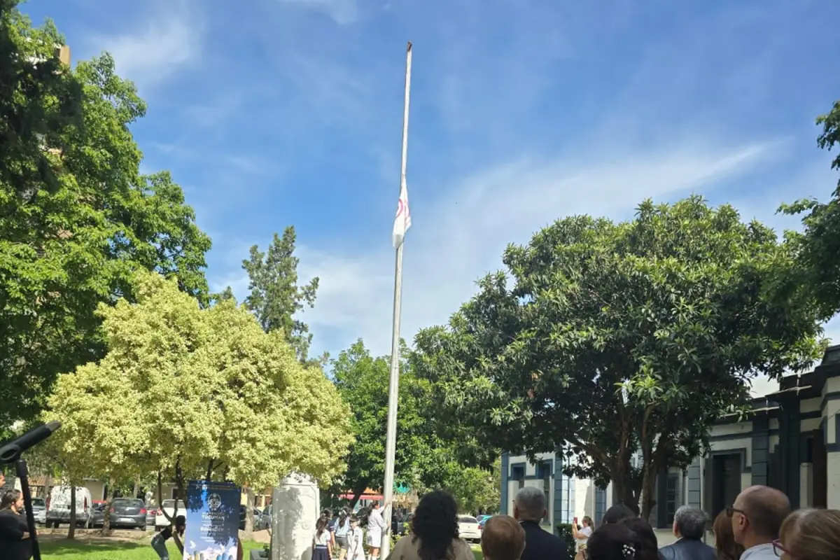 ¿Qué significa la Bandera la Paz que flamea en la Secretaría de Educación?