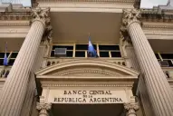El Gobierno activó un plan de tres vías para blindar las reservas ante los próximos pagos al FMI