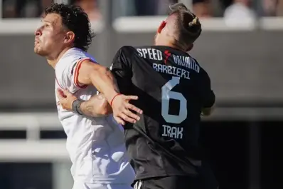 Con un gol agónico, Barracas Central eliminó a Deportivo Riestra y se clasificó a los cuartos de final del Clausura