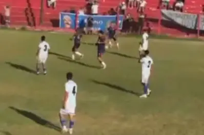 Escándalo en Villa Alem: en protesta por la actuación del árbitro, los jugadores de Famaillá abandonaron el partido contra Tucumán Central