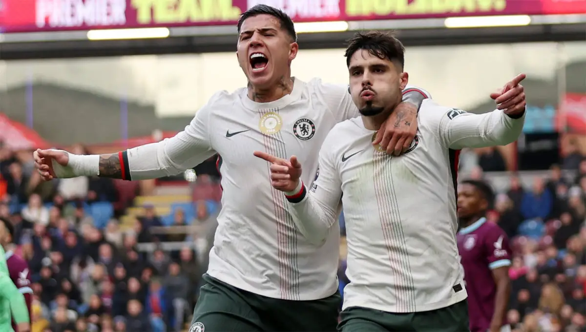 TAREA COMPLEJA. Enzo Fernández lidera al Chelsea, que hoy recibirá a Barcelona, por la quinta fecha de la Champions League.