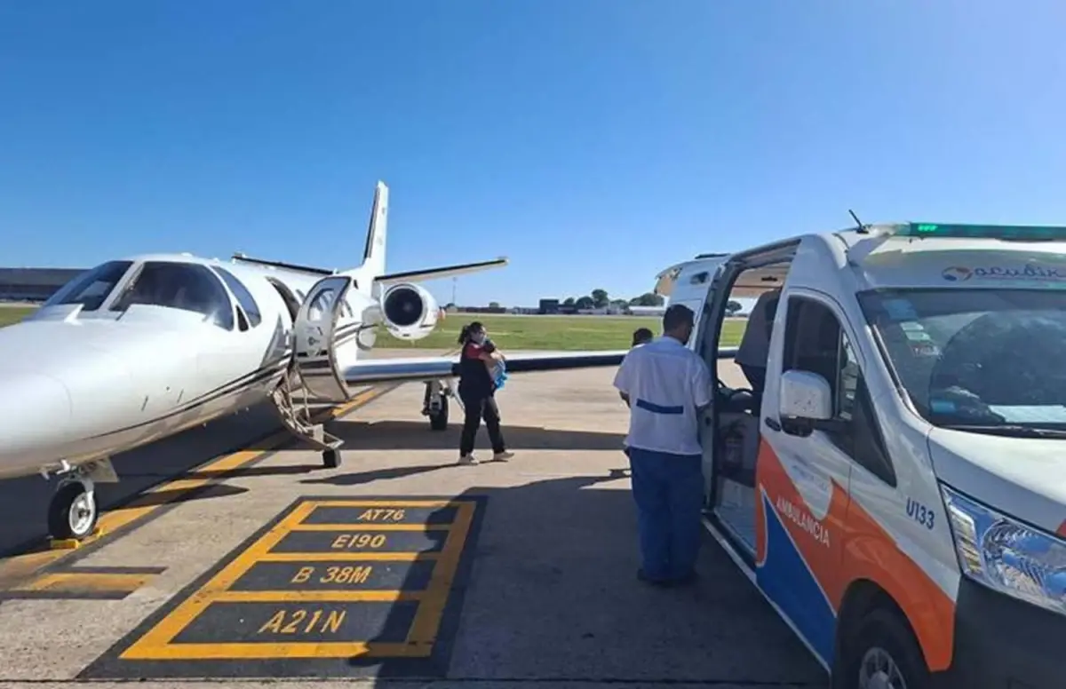 Traslado aéreo del bebé. 