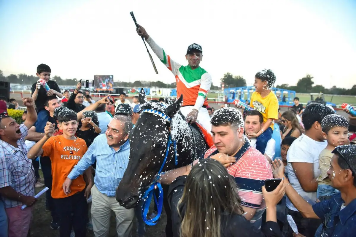 VA POR MÁS. El jinete Facundo Morán y el zaino Suffok intentarán suma un nuevo triunfo jerárquico en este 2025.