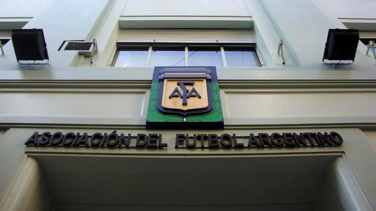 La AFA evalúa cambios en la televisación de la Primera B Nacional y la B Metropolitana desde 2026