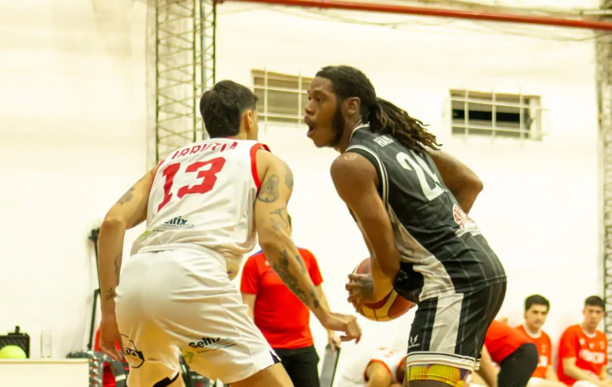 QUIERE SER DETERMINANTE. Joe Hampton es la principal amenaza ofensiva de la Cebra.