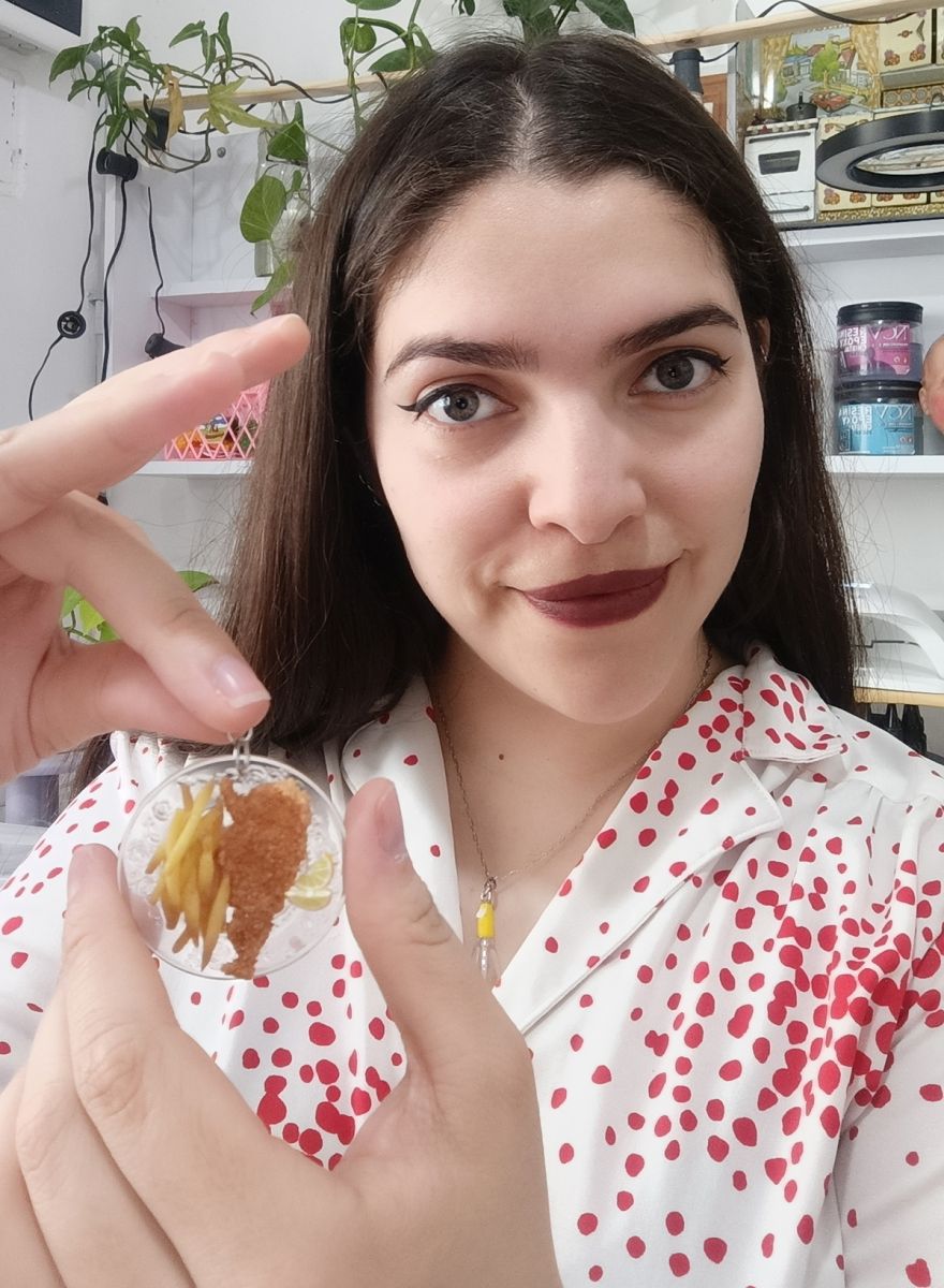 EMPRENDIMIENTO. Julieta Santos creo Plutonia, un proyecto de joyería contemporánea. 